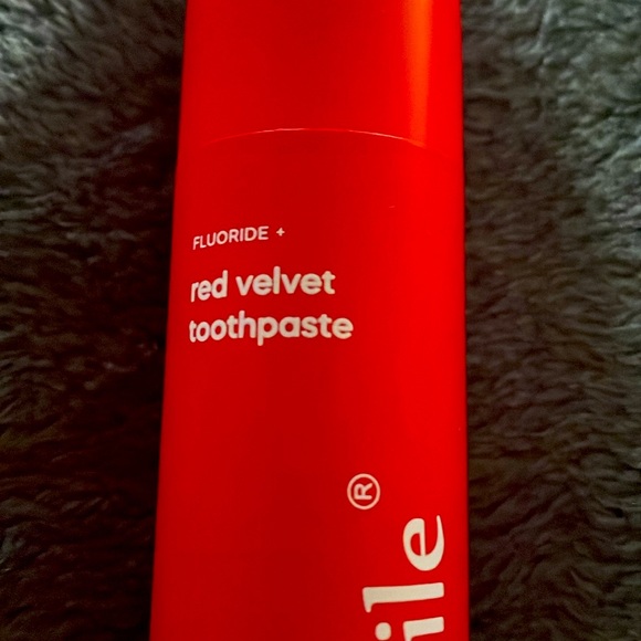 5 for $25 💜 Red velvet toothpaste! 2.1 oz - Picture 3 of 3